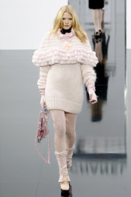 Chanel F/W&apos;09 - Lara Stone