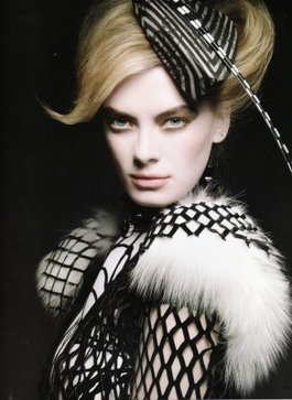 Vogue Nippon September 2009 : Julia Dunstall