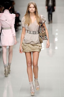 Burberry Prorsum S/S 2010 - Abbey Lee 