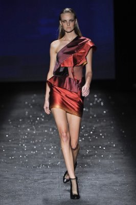 Espaço Fashion F/W 2010 - Caroline Trentini 