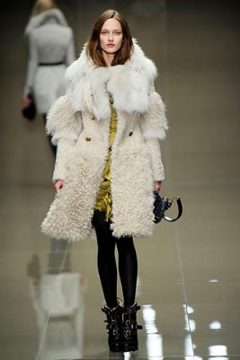 Burberry Prorsum F/W 2010 - Karmen Pedaru