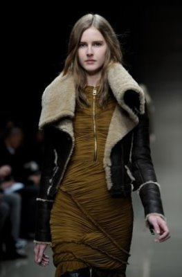 Burberry Prorsum F/W 2010 - Lisanne De Jong