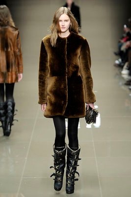 Burberry Prorsum F/W 2010 - Lisanne De Jong