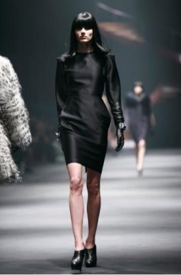 Lanvin F/W 2010 - Karmen Pedaru