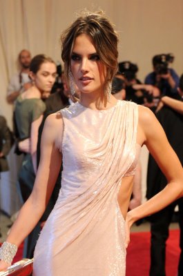 Met Gala 2010 - Alessandra Ambrosio