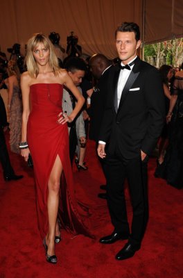 Met Gala 2010 - Anja Rubik &amp; Sasha Knezevic 