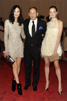 Met Gala 2010 - Liu Wen, John Demsey &amp; Constance jablonski