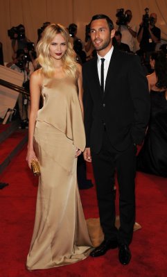 Met Gala 2010 - Natasha Poly &amp; Noah Mills