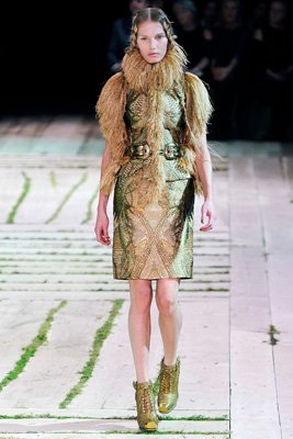 Alexander McQueen S/S 2011 : Marique Schimmel