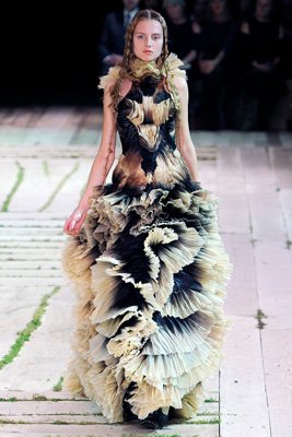 Alexander McQueen S/S 2011 : Hanna Samokhina