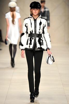 Burberry Prorsum F/W 2011 - Lisanne De Jong