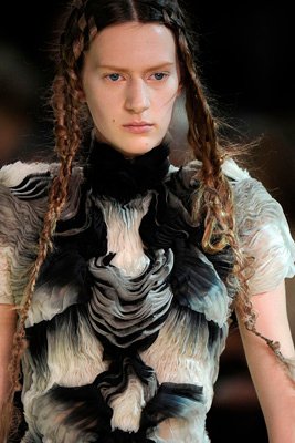 Alexander McQueen S/S 2011 : Carla Gebhart