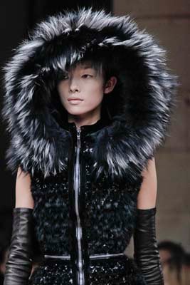 Alexander McQueen F/W 2011 - Fei Fei Sun