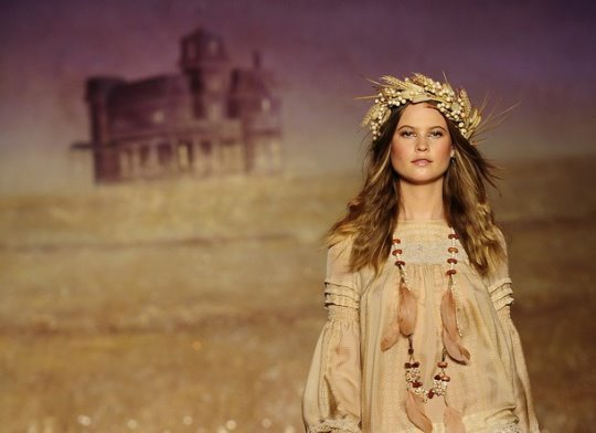 Anna Sui S/S 2011 : Behati Prinsloo