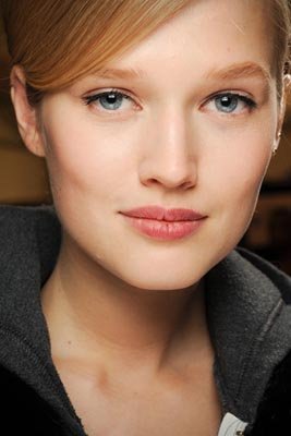 Carolina Herrera F/W 2011 - Toni Garrn