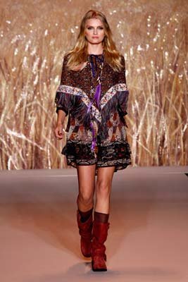 Anna Sui S/S 2011 : Lily Donaldson 