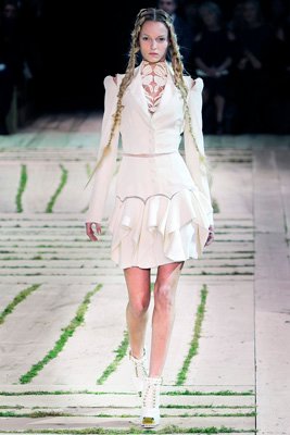 Alexander McQueen S/S 2011 : Theres Alexandersson