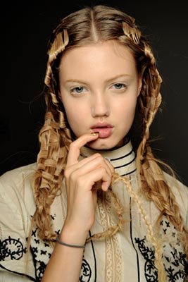 Alexander McQueen S/S 2011 : Lindsey Wixson