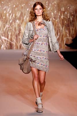 Anna Sui S/S 2011 : Constance Jablonski