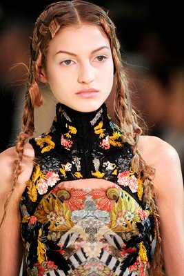 Alexander McQueen S/S 2011 : Simona Andrejic