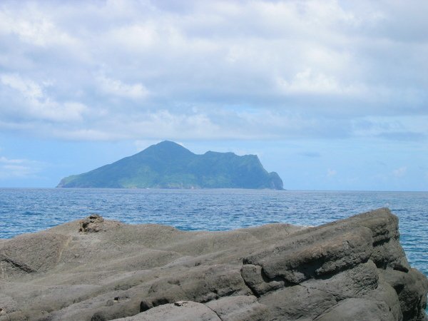 IMG_2729   台2線-岸邊半面山與龜山島.jpg