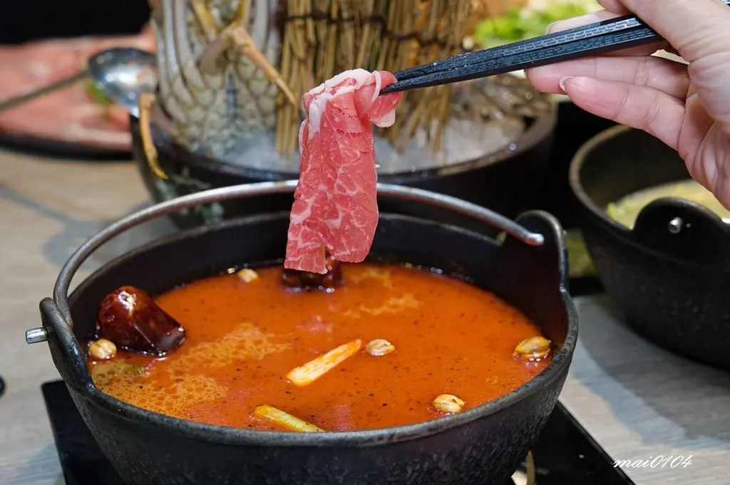 新北土城｜熟度精緻鍋物土城學士店～十多種特色鍋底、澎湃的海陸