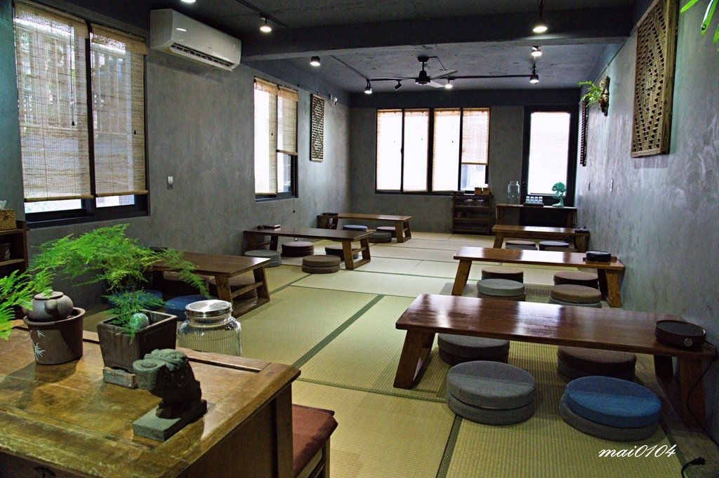 捨茶外人文茶館～不限時、免收服務費，茶點最低40元，中路特區