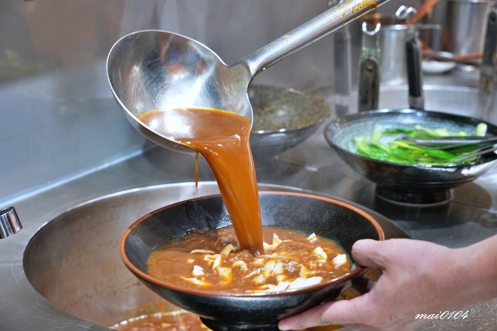 集英會牛肉麵館桃園武陵店～牛肉舖滿整個碗面！免費加湯、內用還