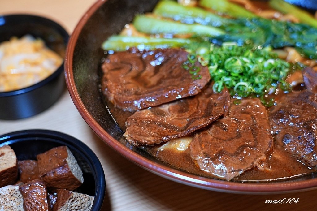 集英會牛肉麵館桃園武陵店～牛肉舖滿整個碗面！免費加湯、內用還