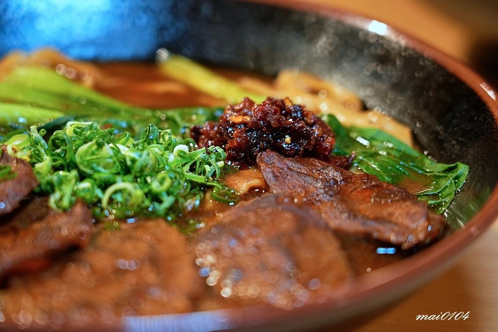 集英會牛肉麵館桃園武陵店～牛肉舖滿整個碗面！免費加湯、內用還