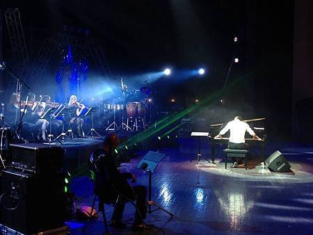 Maksim and the band perform at Nanjing stadion-01