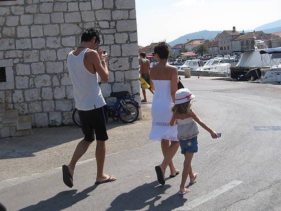 04-Družina se je sprehodila po starem mestu., foto: Polona Pirc.jpg