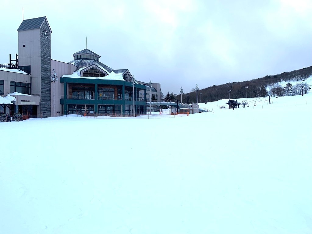 ＜日本＞2023全家人解封日本行~星野磐梯山滑雪 夜晚比白天