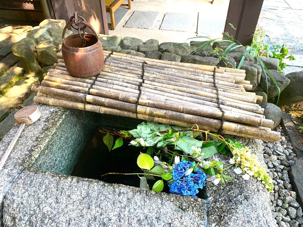 ＜日本＞2023關西~初雪食堂、八幡宮展望台、日弁禮八幡宮、