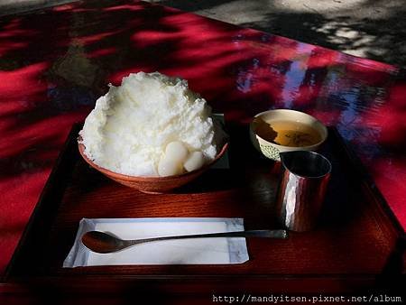 鴨の氷室の氷（黒蜜白玉）