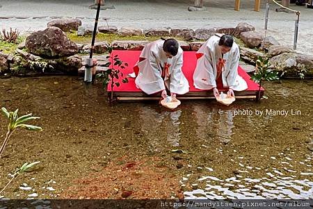 【活動】日本「女兒節」，上賀茂神社紙娃娃放水流活動