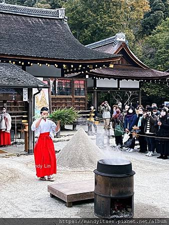 【活動】日本「女兒節」，上賀茂神社紙娃娃放水流活動