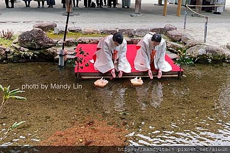 【活動】日本「女兒節」，上賀茂神社紙娃娃放水流活動