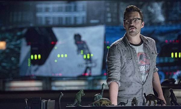 la-et-hc-jurassic-world-jake-johnson-20150610