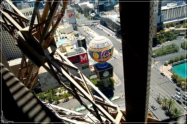 Paris_Eiffel Tower Elevator_2