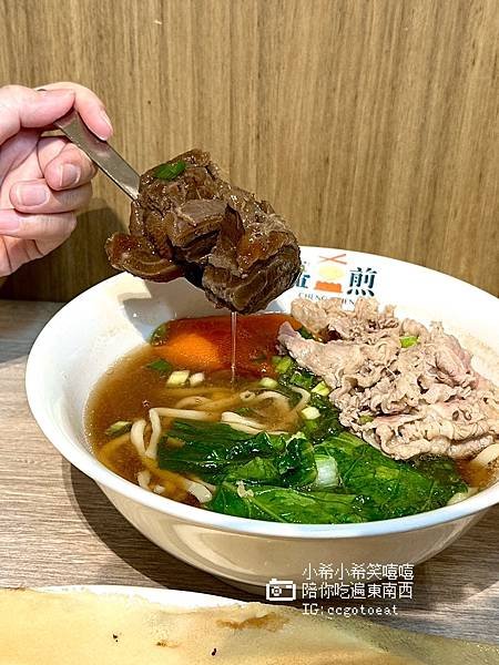 【新竹】脆皮控必吃!!巨城美食街的超好吃鍋貼!!「盛煎潮牌鍋