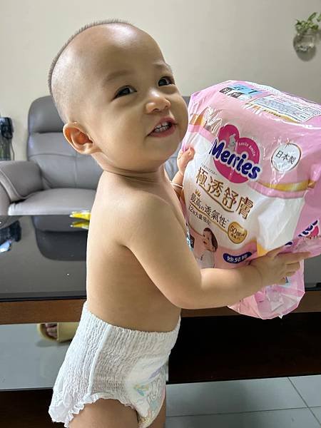 超透氣隱形尿布！日本Merries妙而舒，媽咪的好幫手～寶寶