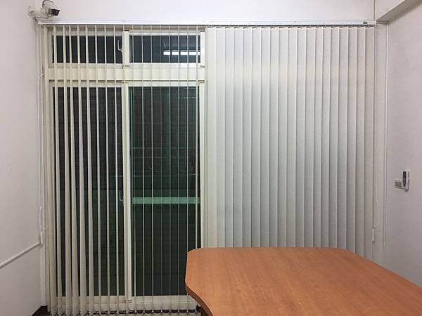 台中直立式百葉窗(直立簾)-米勒窗簾 04-23891612