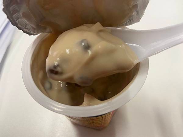 meiji明治 黑糖蒟蒻低脂乳酪03.JPG