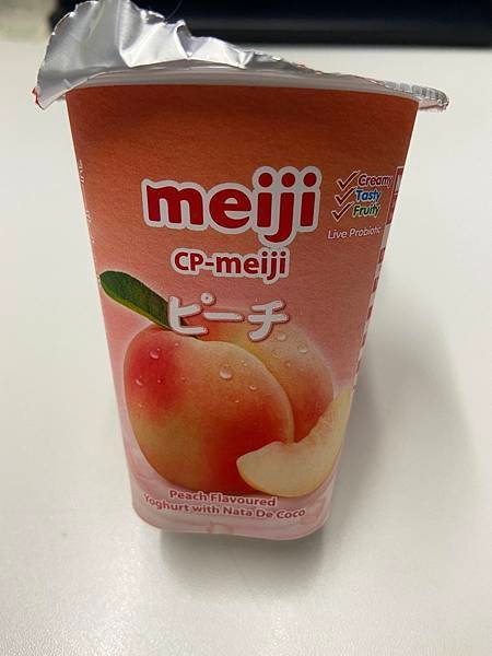 meiji明治 香桃椰果乳酪01.JPG