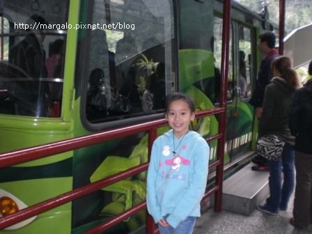 等待雲仙樂園空中纜車