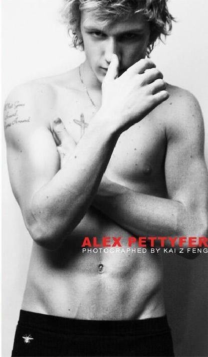 Alex-Pettyfer-alex-pettyfer-1048834_415_712.jpg