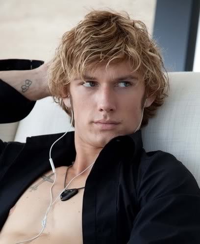 Alex_Pettyfer_Surfer_Hairstyles_3.jpg