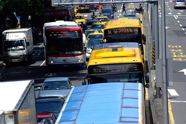 橫切車道道路阻塞.JPG