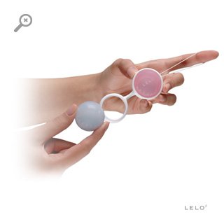 luna_beads_in_hand